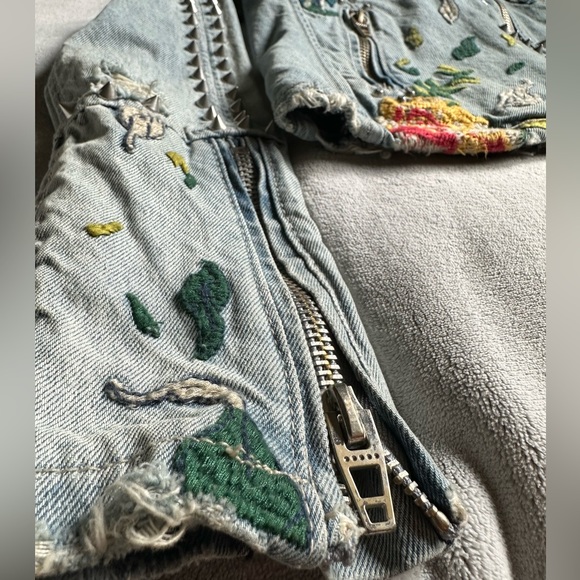 Embroidered studded jean jacket - Picture 3 of 7